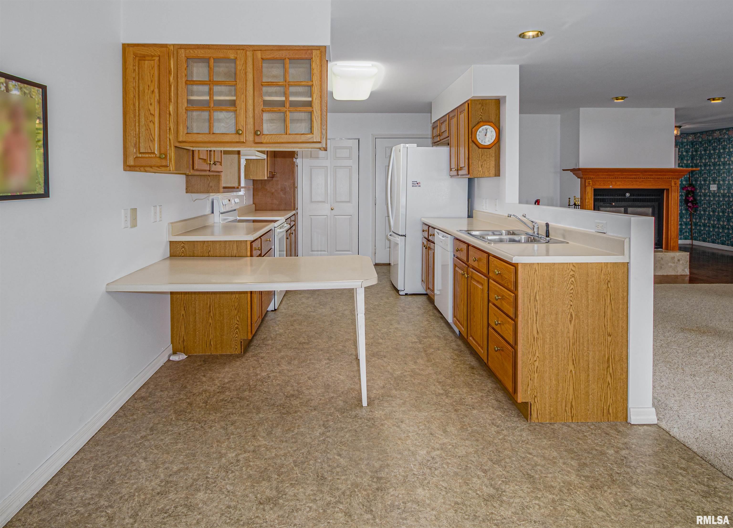 111 Hawthorn Estates Salem, IL 62881 - Photo 6 of 17