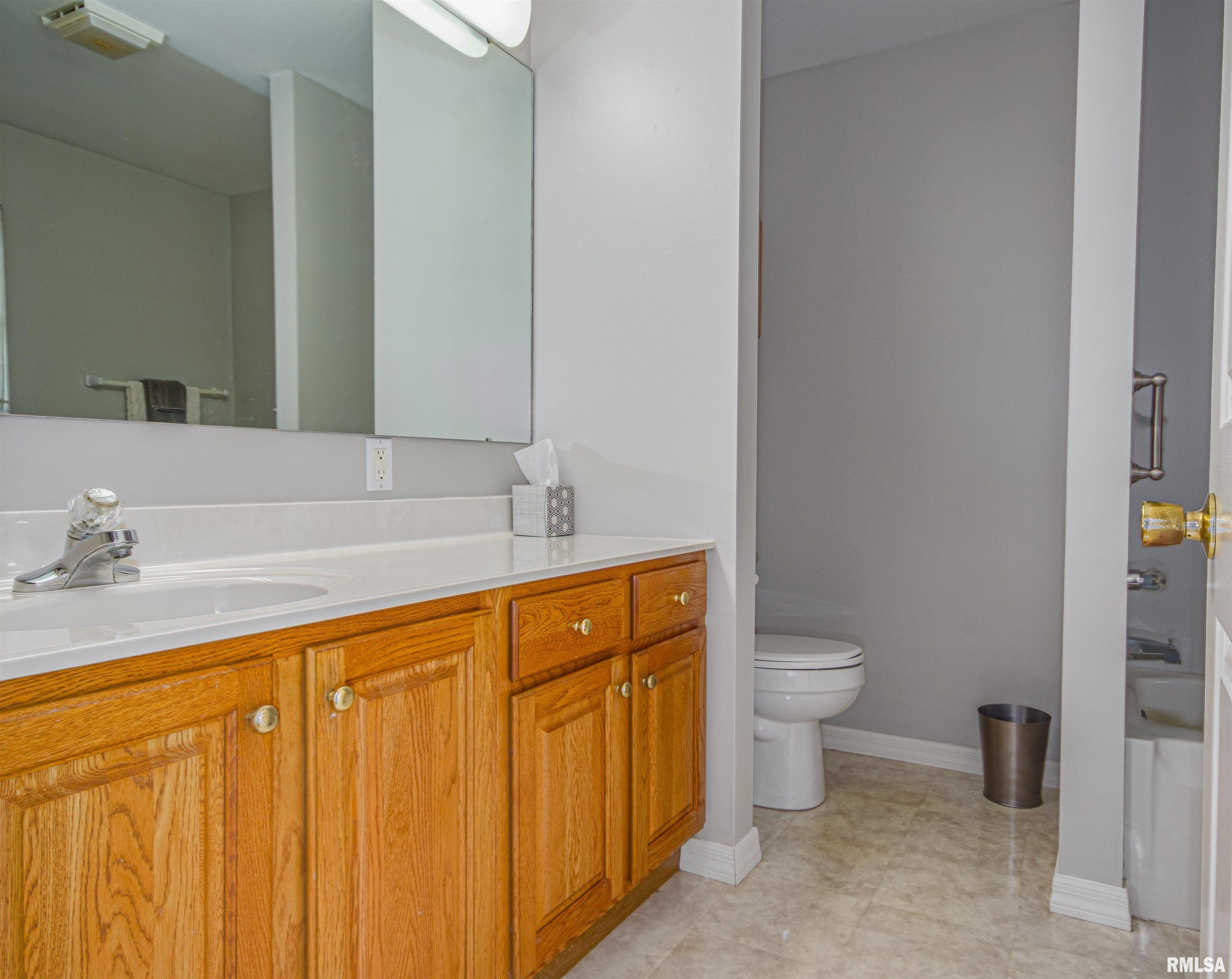 111 Hawthorn Estates Salem, IL 62881 - Photo 10 of 17