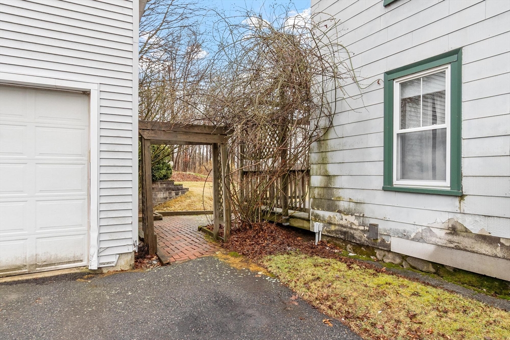 9 Fairfield Street Maynard, MA 01754 - Photo 4 of 11 Gallery Image 4