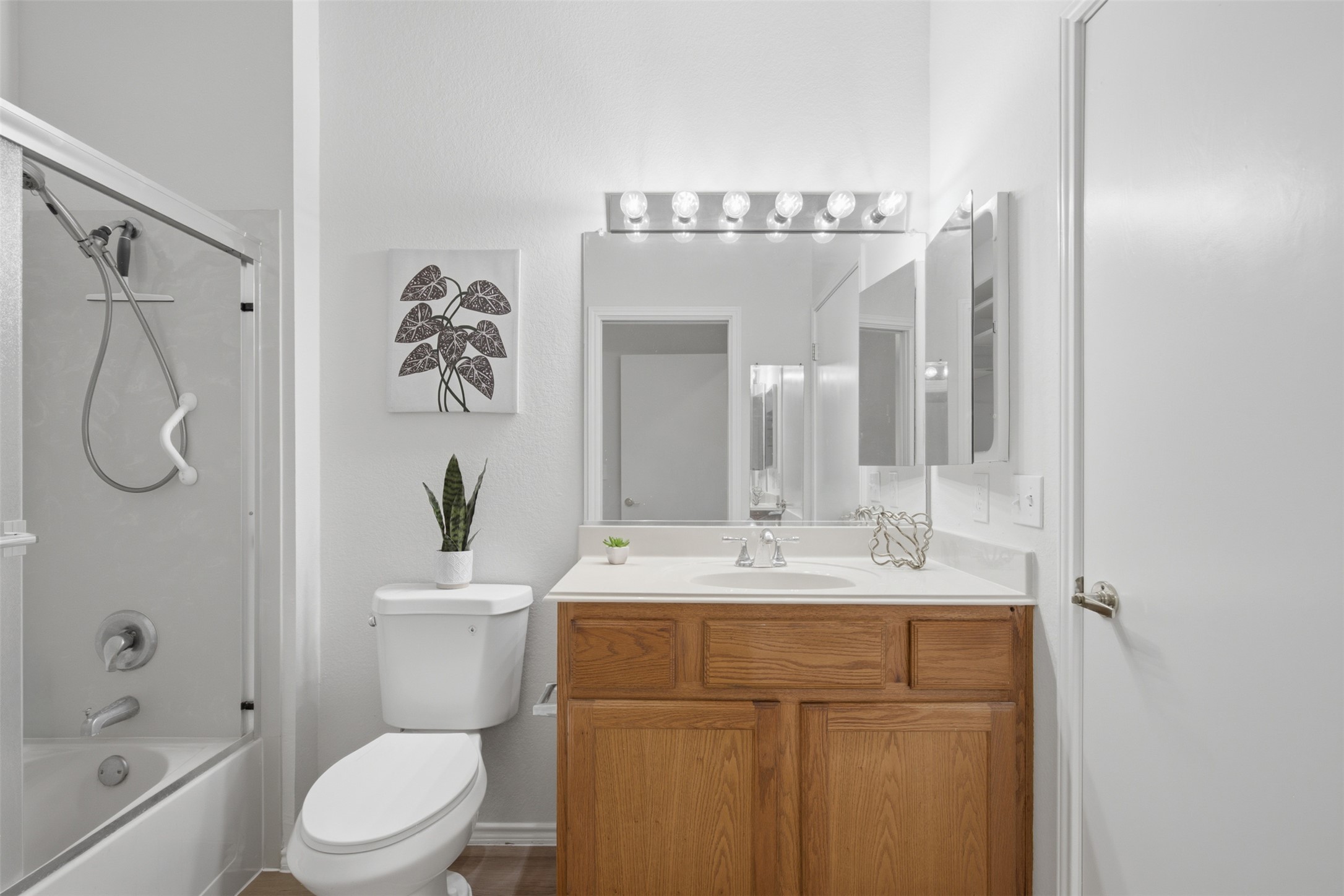 126 Whitewing Way Georgetown, TX 78633 - Photo 15 of 28 Brightly lit bathroom showcasing a functional tub and shower combination with a single vanity.