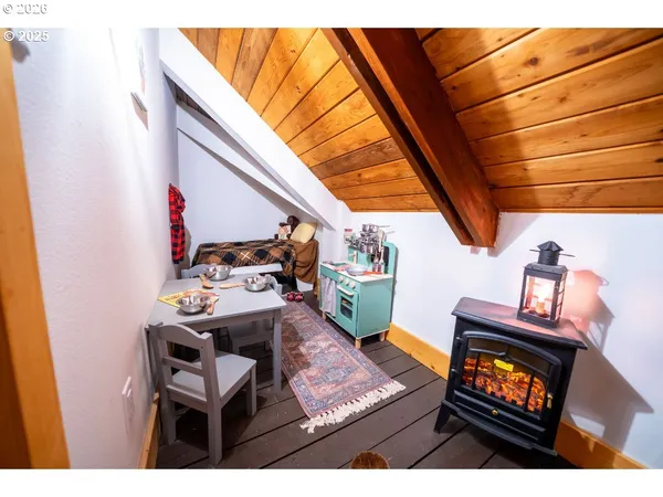 $979,900 | 36760 Upper Nestucca River Road, Beaver, OR 97108