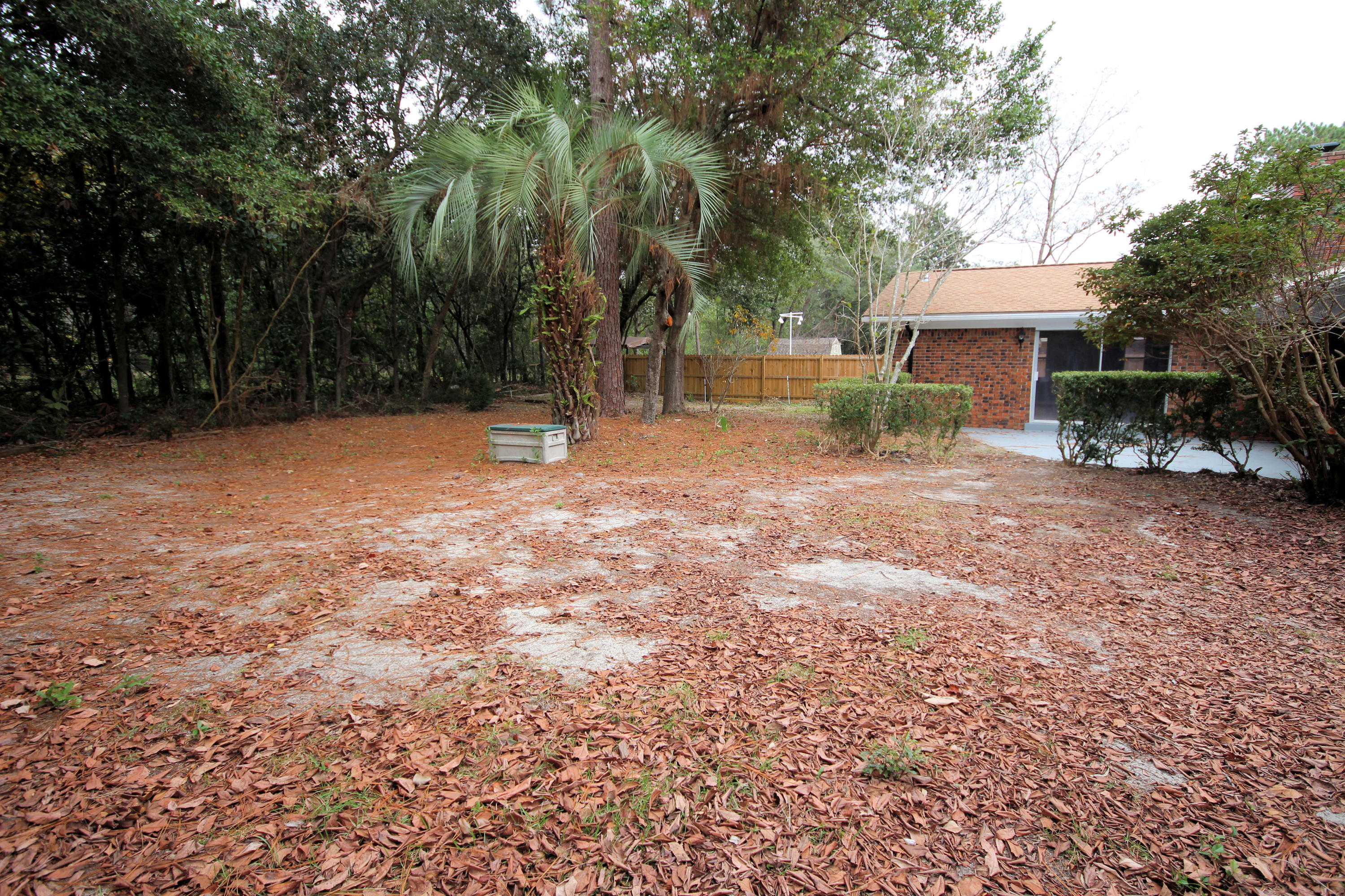 115 Country Club Road Shalimar, FL 32579 - Photo 23 of 25 a backyard of a house with table and chairs