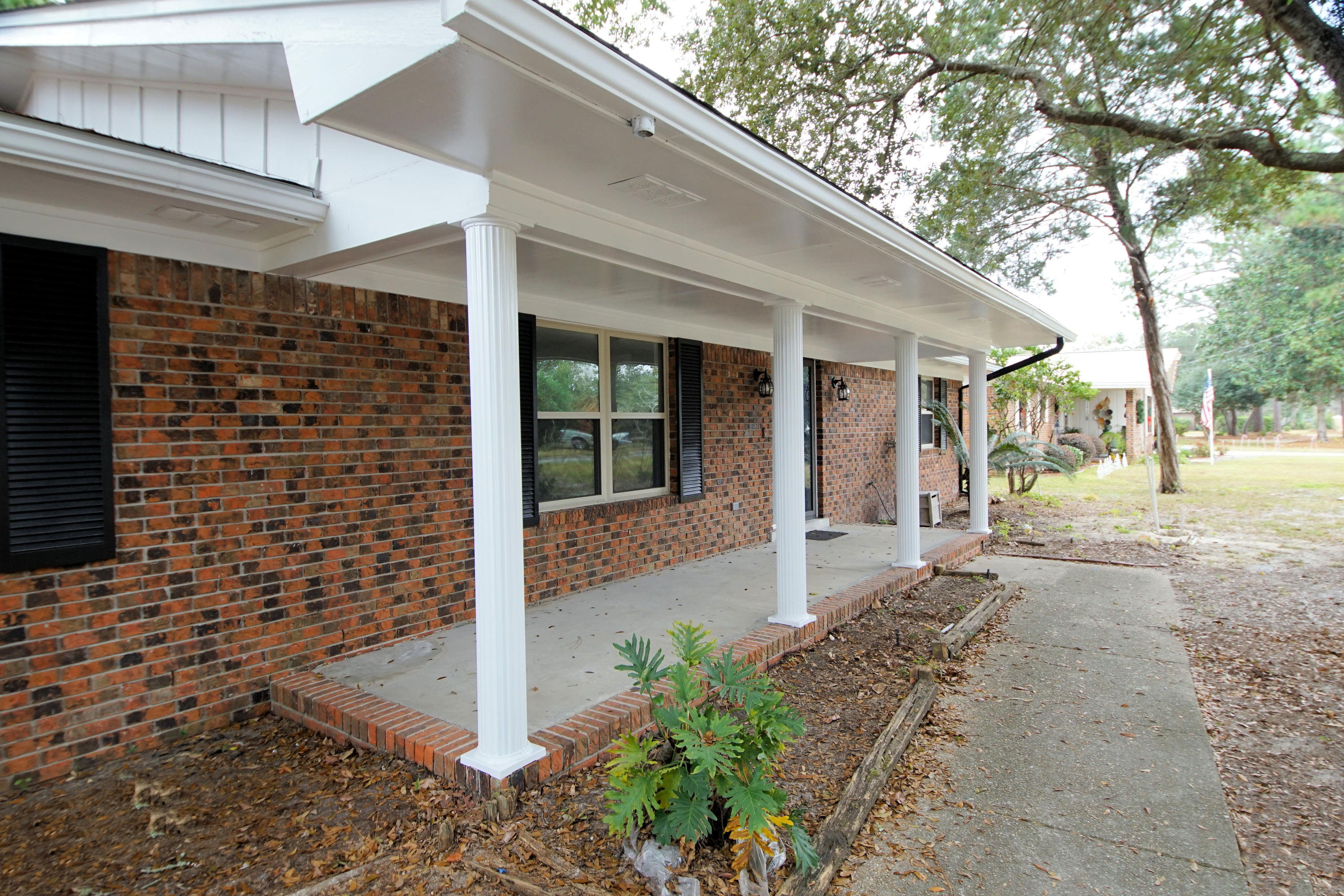 115 Country Club Road Shalimar, FL 32579 - Photo 3 of 25 a view of a pathway with a house