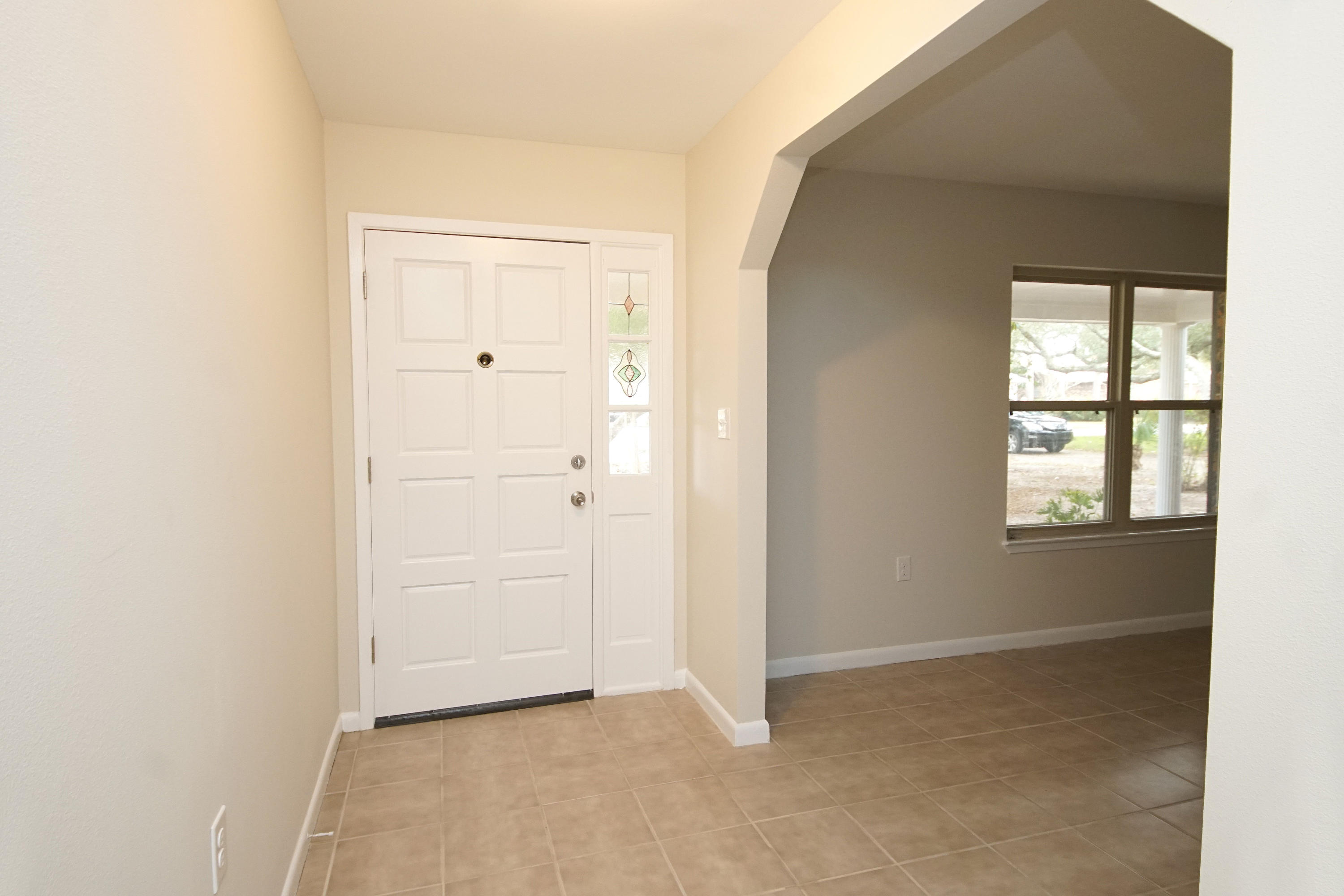 115 Country Club Road Shalimar, FL 32579 - Photo 4 of 25 an empty room with windows and closet