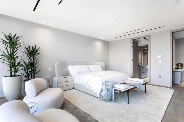 $13,900,000 | 13000 North Bayshore Drive, North Miami, FL 33181