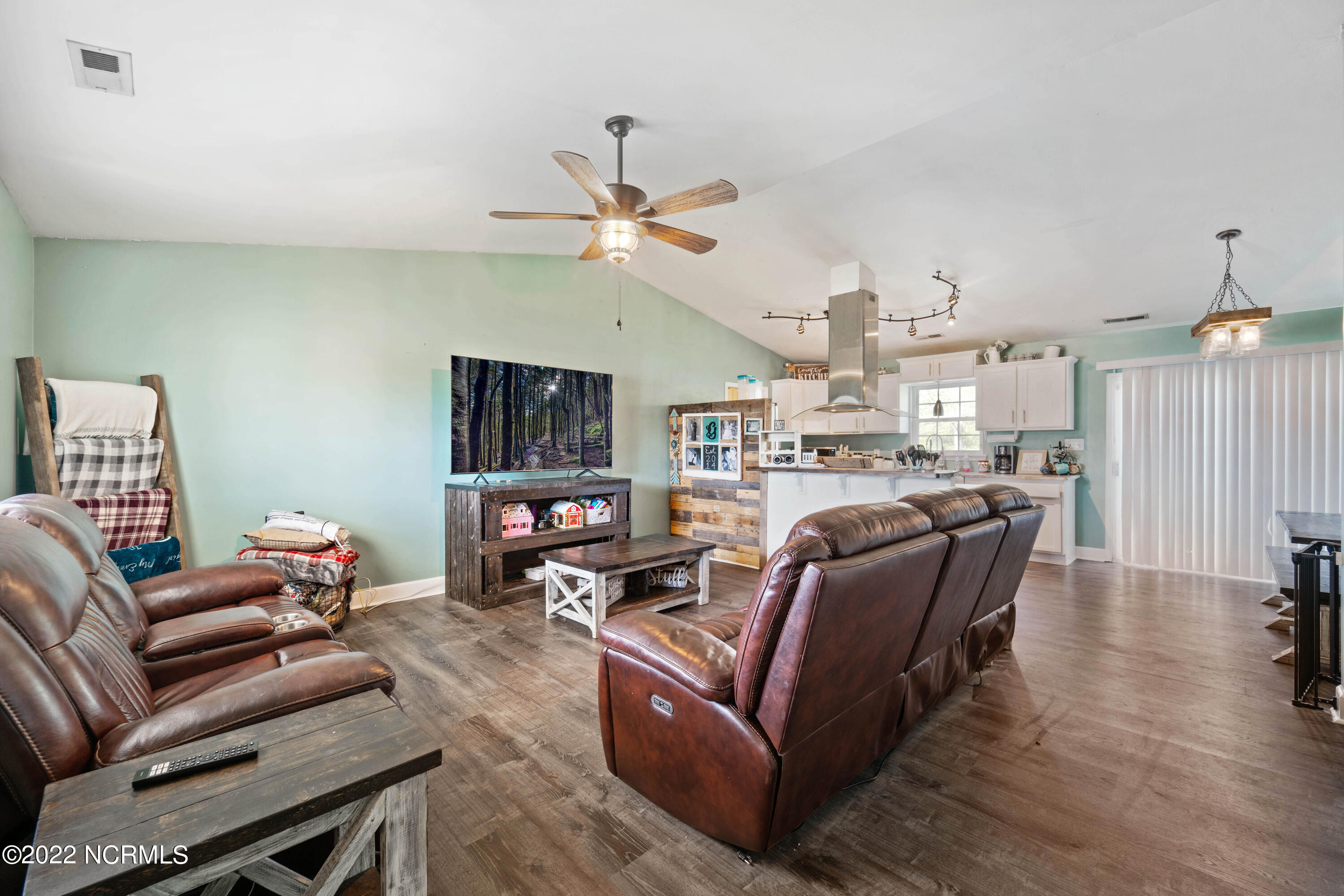 112 Poplar Ridge Road Jacksonville, NC 28546 - Photo 11 of 35 DSC06909