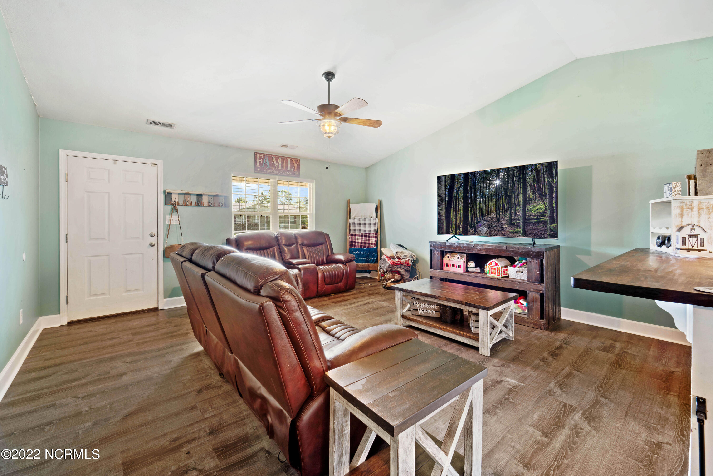 112 Poplar Ridge Road Jacksonville, NC 28546 - Photo 2 of 35 DSC06928