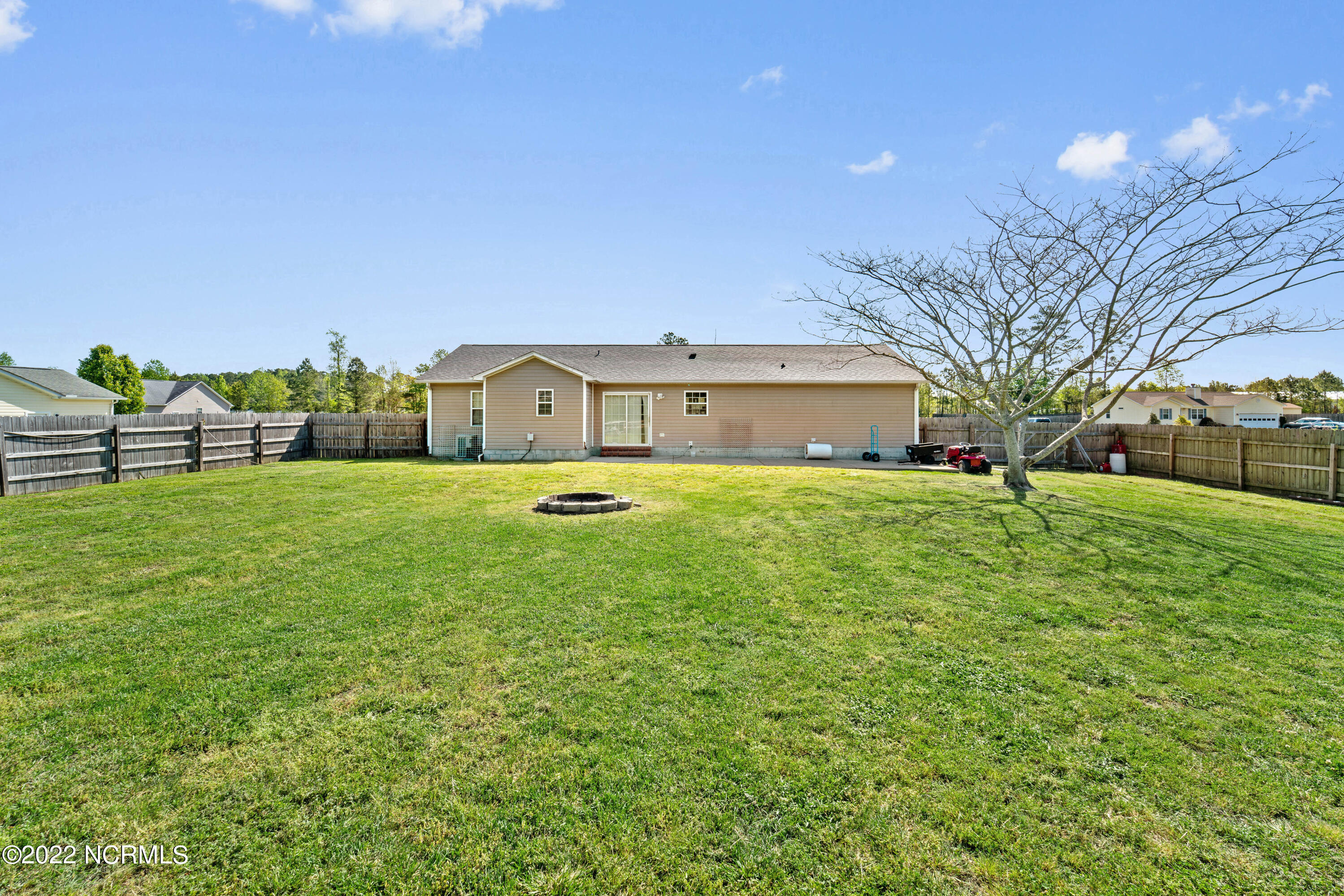112 Poplar Ridge Road Jacksonville, NC 28546 - Photo 5 of 35 DSC06896