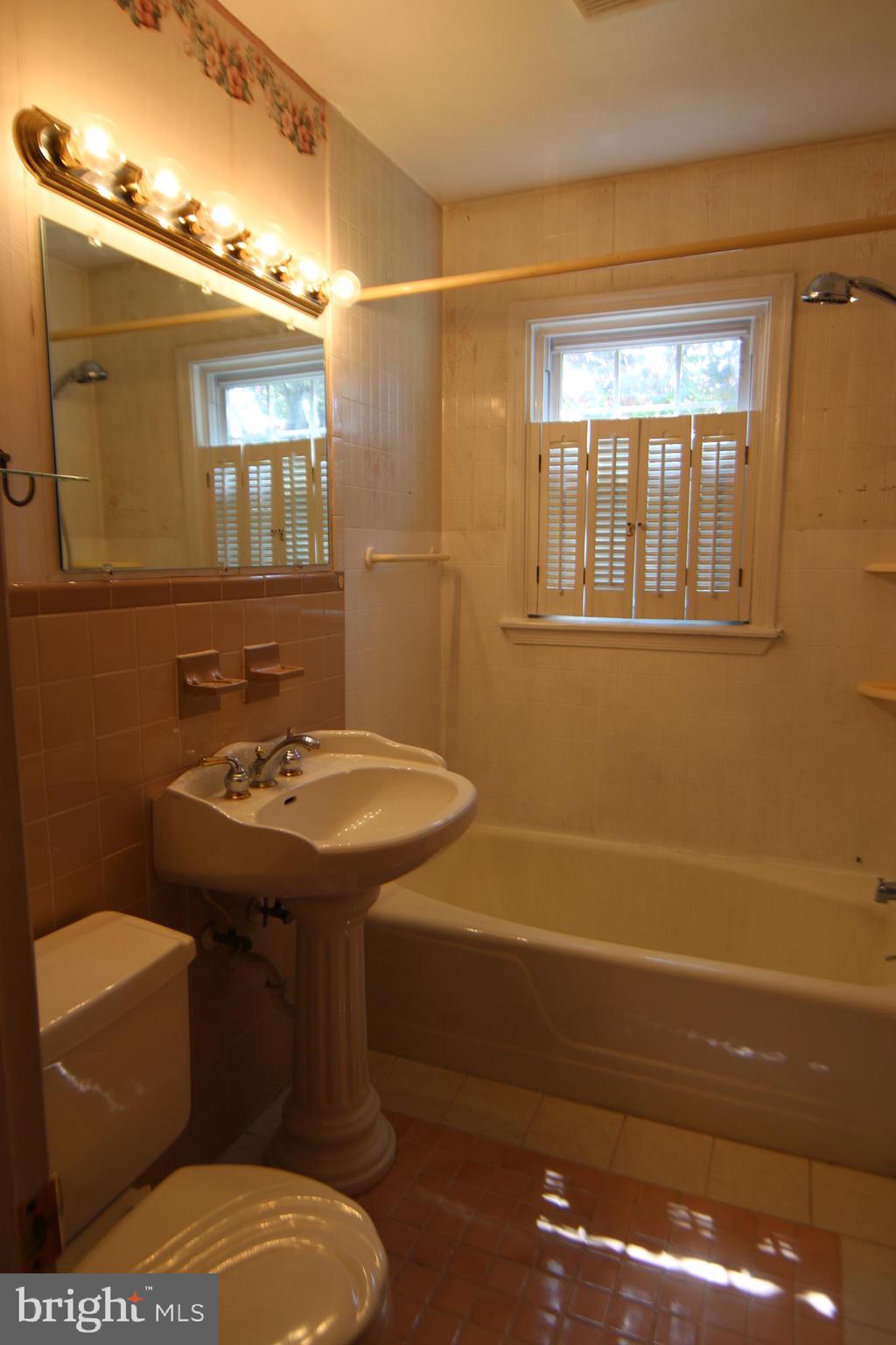 6893 Chambers Hill Road Harrisburg, PA 17111 - Photo 17 of 26