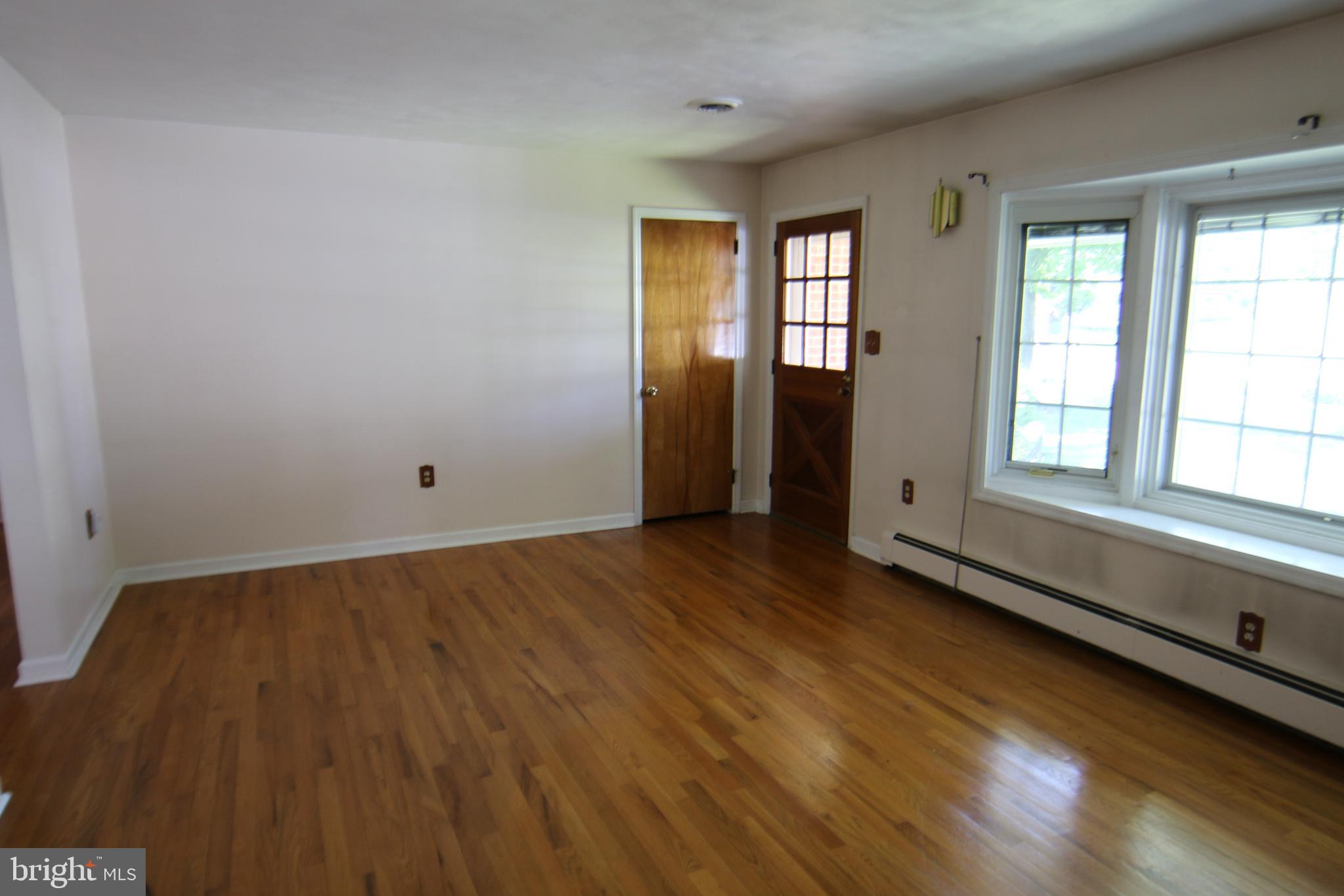 6893 Chambers Hill Road Harrisburg, PA 17111 - Photo 5 of 26