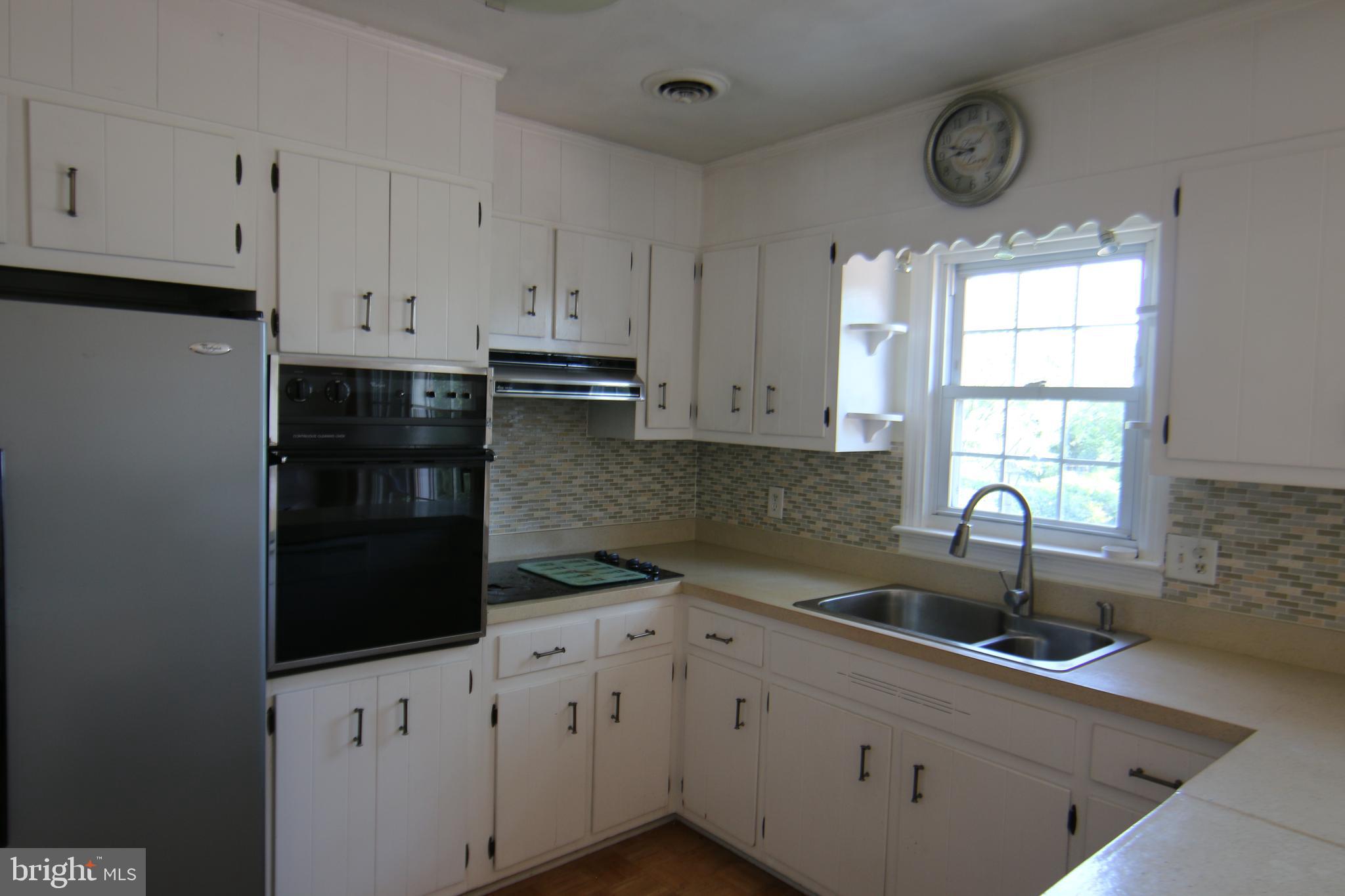 6893 Chambers Hill Road Harrisburg, PA 17111 - Photo 6 of 26