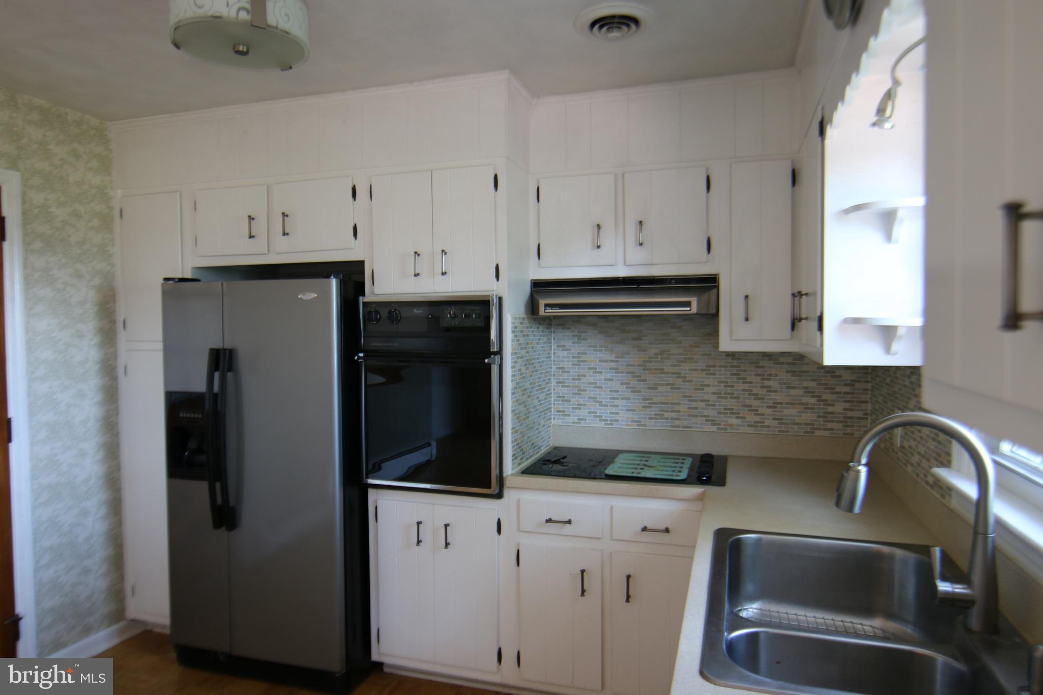 6893 Chambers Hill Road Harrisburg, PA 17111 - Photo 7 of 26