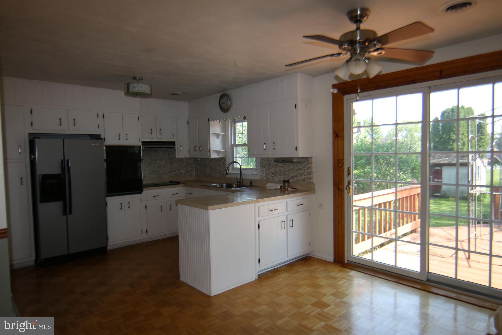 6893 Chambers Hill Road Harrisburg, PA 17111 - Photo 8 of 26