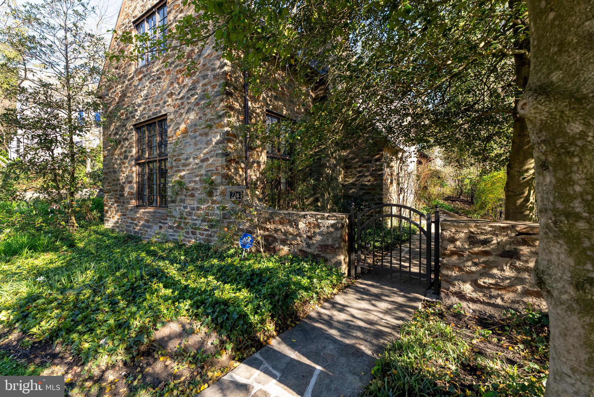 224 Tunbridge Road Baltimore, MD 21212 - Photo 2 of 60