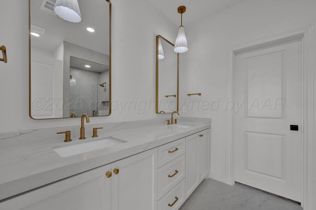 4713 Carmel Avenue Amarillo, TX 79110 - Photo 21 of 27 Master bath
