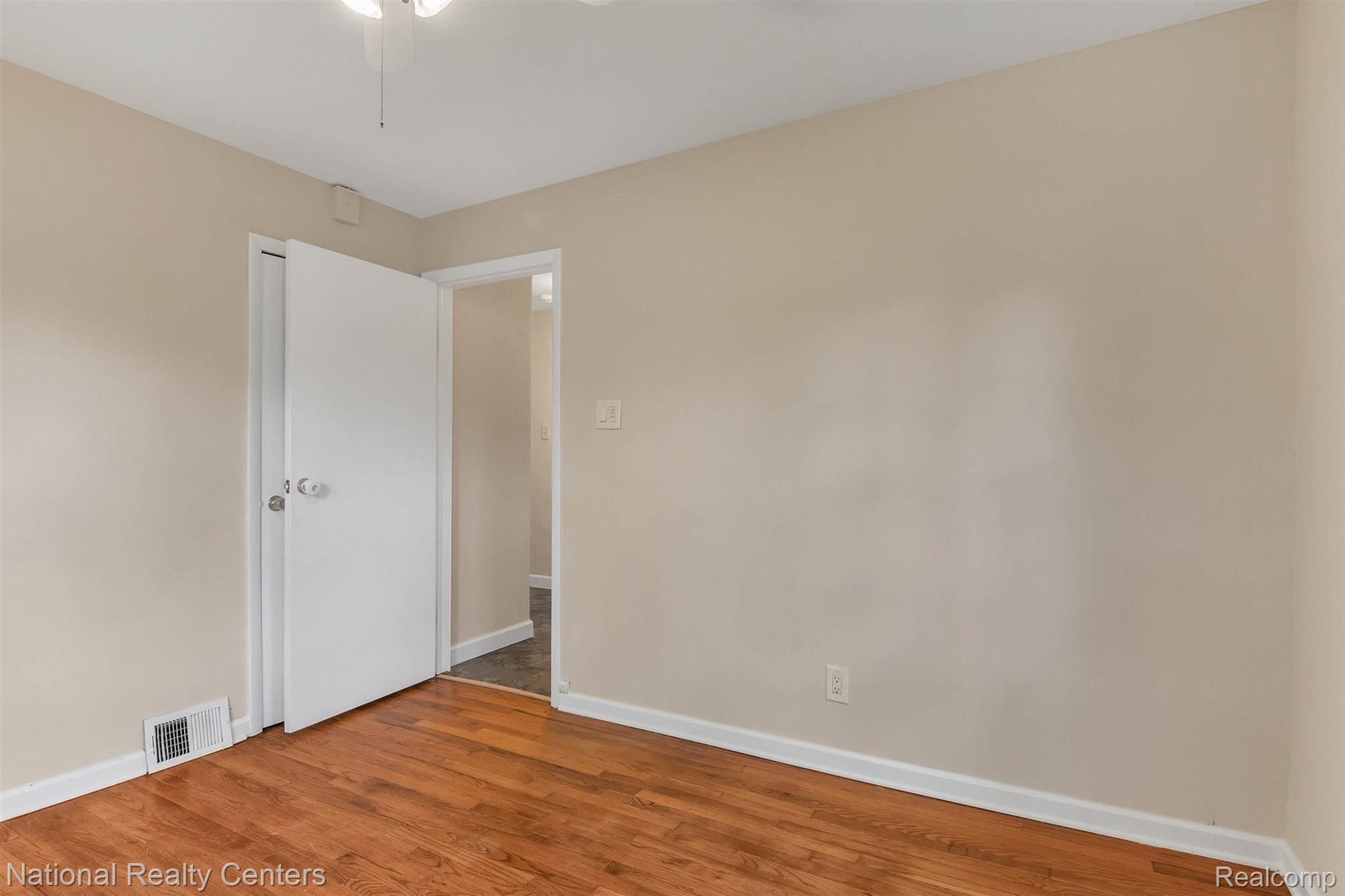 2958 Corinthia Drive Rochester, MI 48309 - Photo 16 of 34 16-2958 Corinthia Dr-WindowStill-Real-Estate-Photography-14.jpg