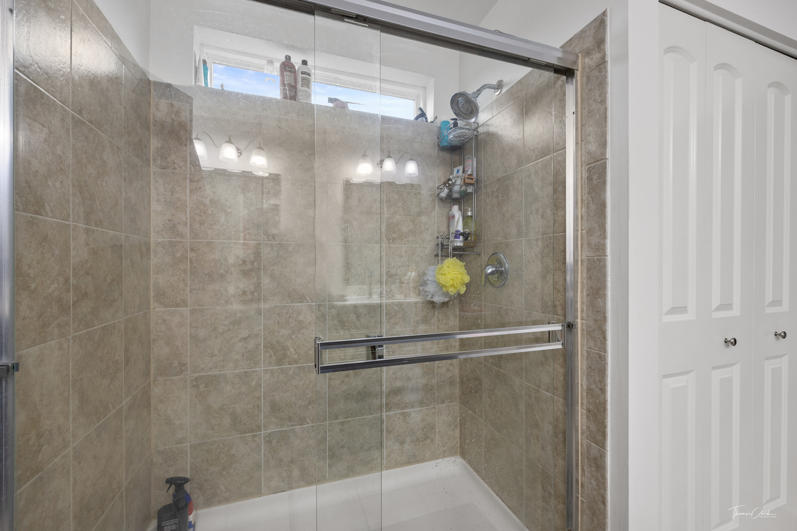 1978 Stapleton Road New Lenox, IL 60451 - Photo 21 of 47 a bathroom with a mirror