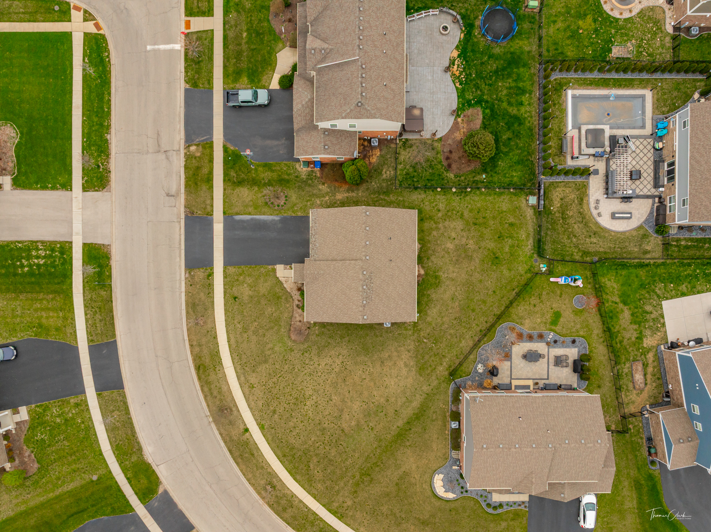 1978 Stapleton Road New Lenox, IL 60451 - Photo 44 of 47 an aerial view of a house with a swimming pool