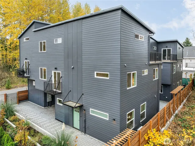 $550,000 | 11825 59th Avenue South, Unit C, Seattle, WA 98178