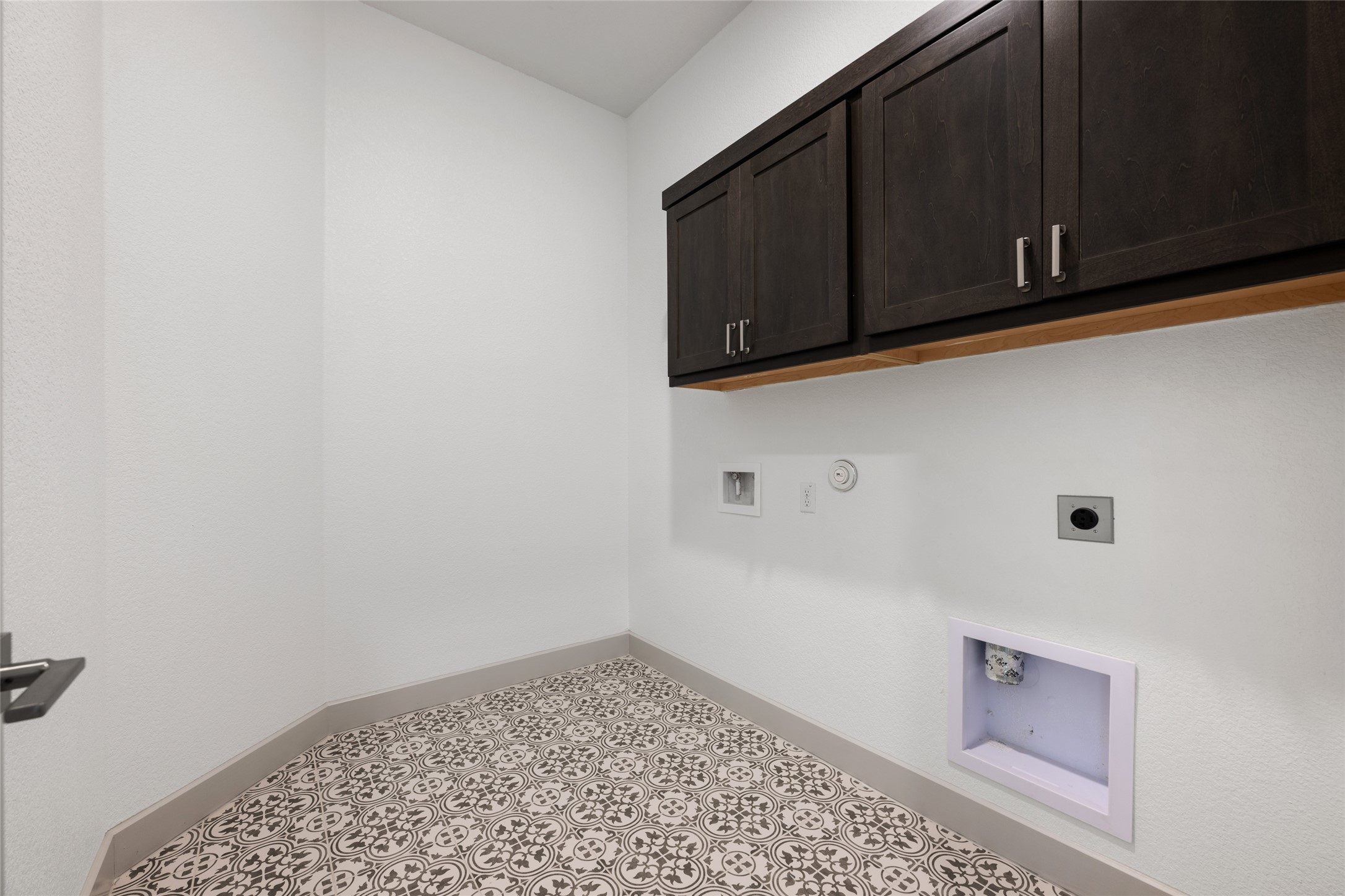 298 Smoke Tree Circle Dripping Springs, TX 78620 - Photo 23 of 38 a view of a microwave