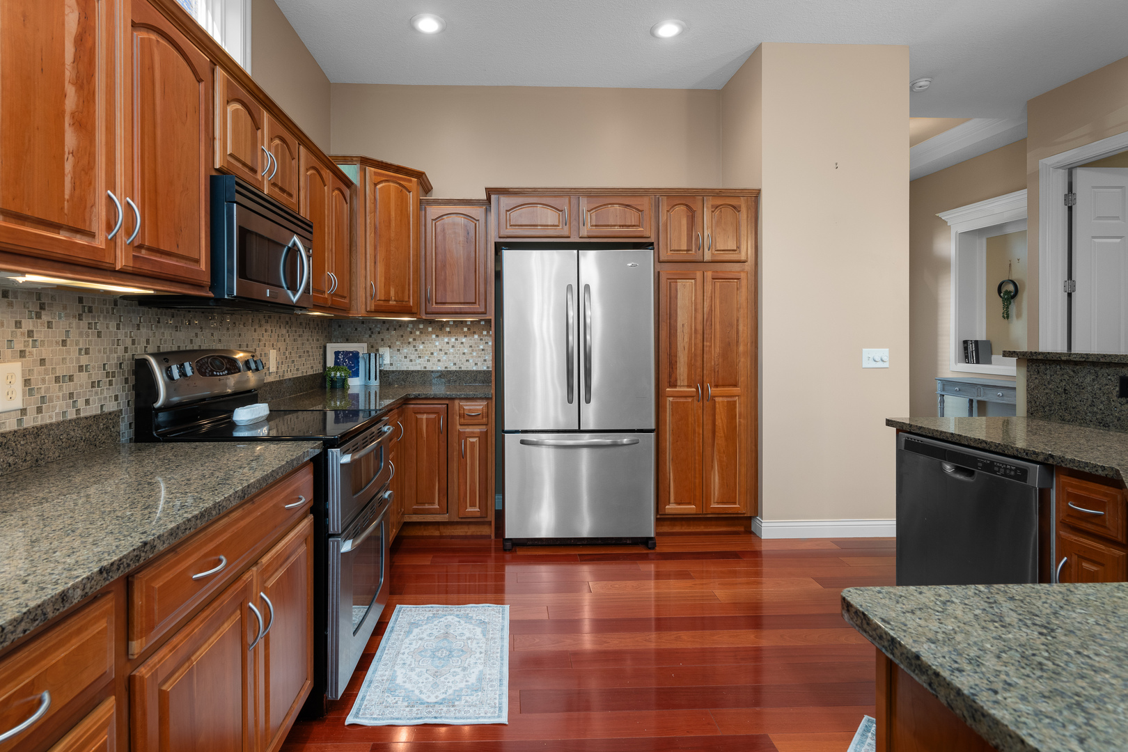 3179 Meridith Way Bettendorf, IA 52722 - Photo 4 of 36