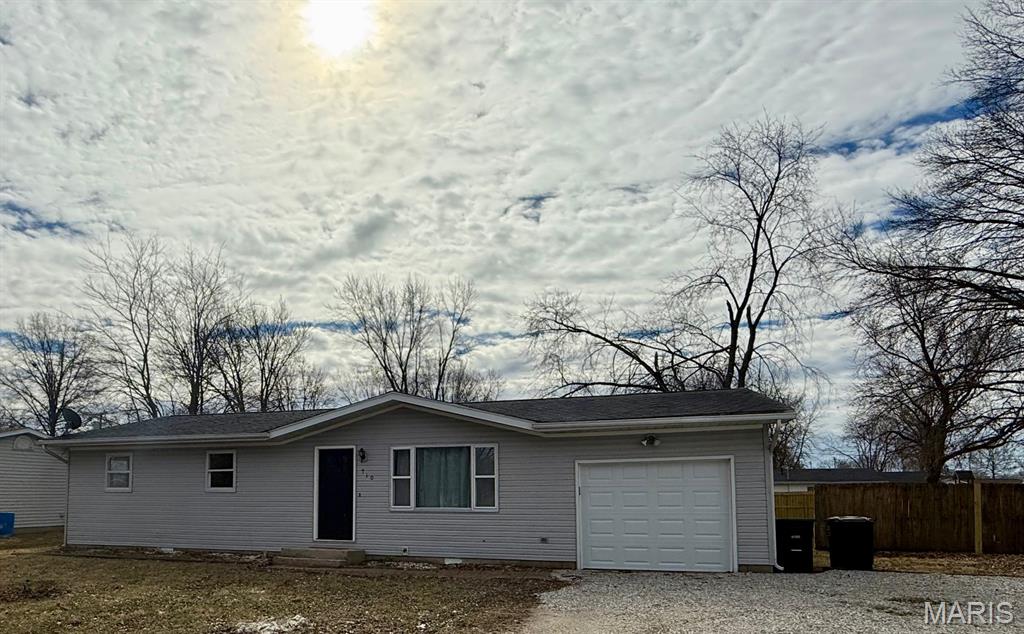 710 Field Street Altamont, IL 62411 - Photo 1 of 13