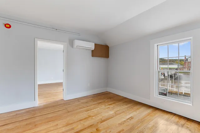 $1,300 | 109 Pleasant Street, Unit 202, Claremont, NH 03743