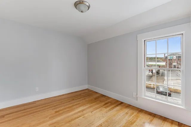 $1,300 | 109 Pleasant Street, Unit 202, Claremont, NH 03743