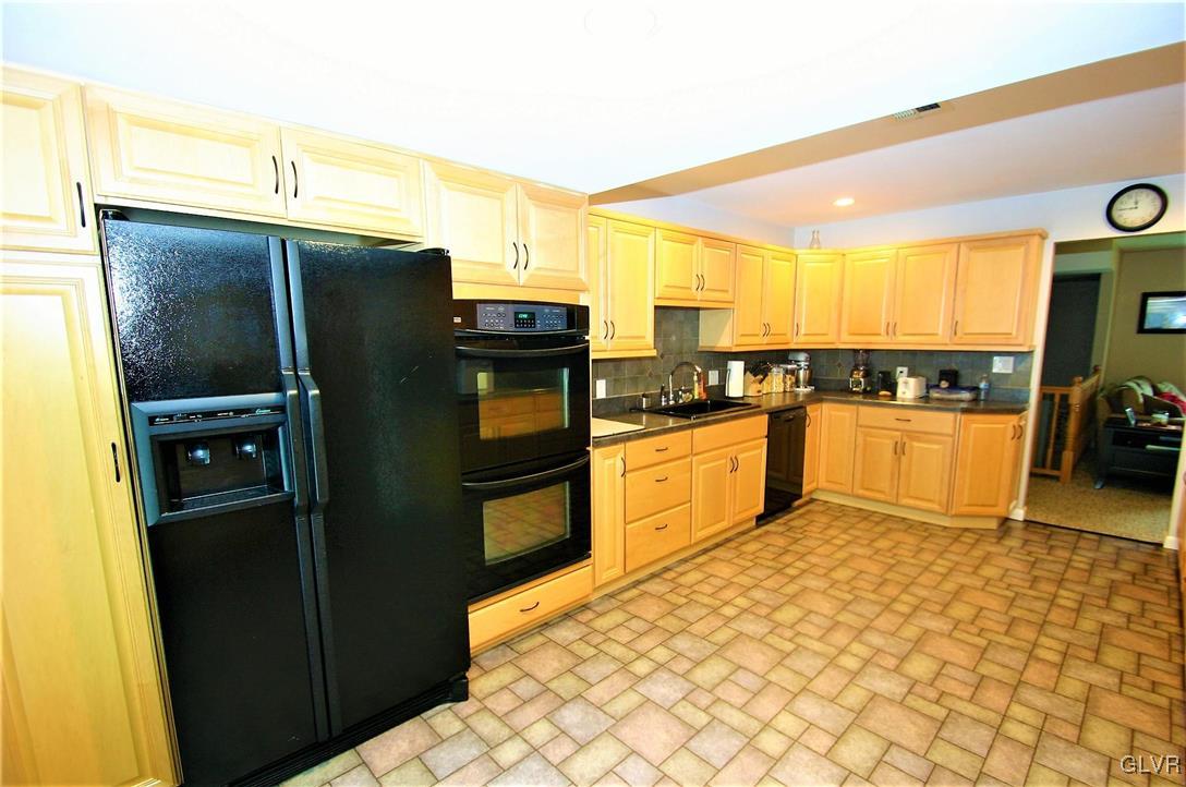 4210 Wellesley Road Bethlehem, PA 18017 - Photo 13 of 44 Double oven and efficient layout.