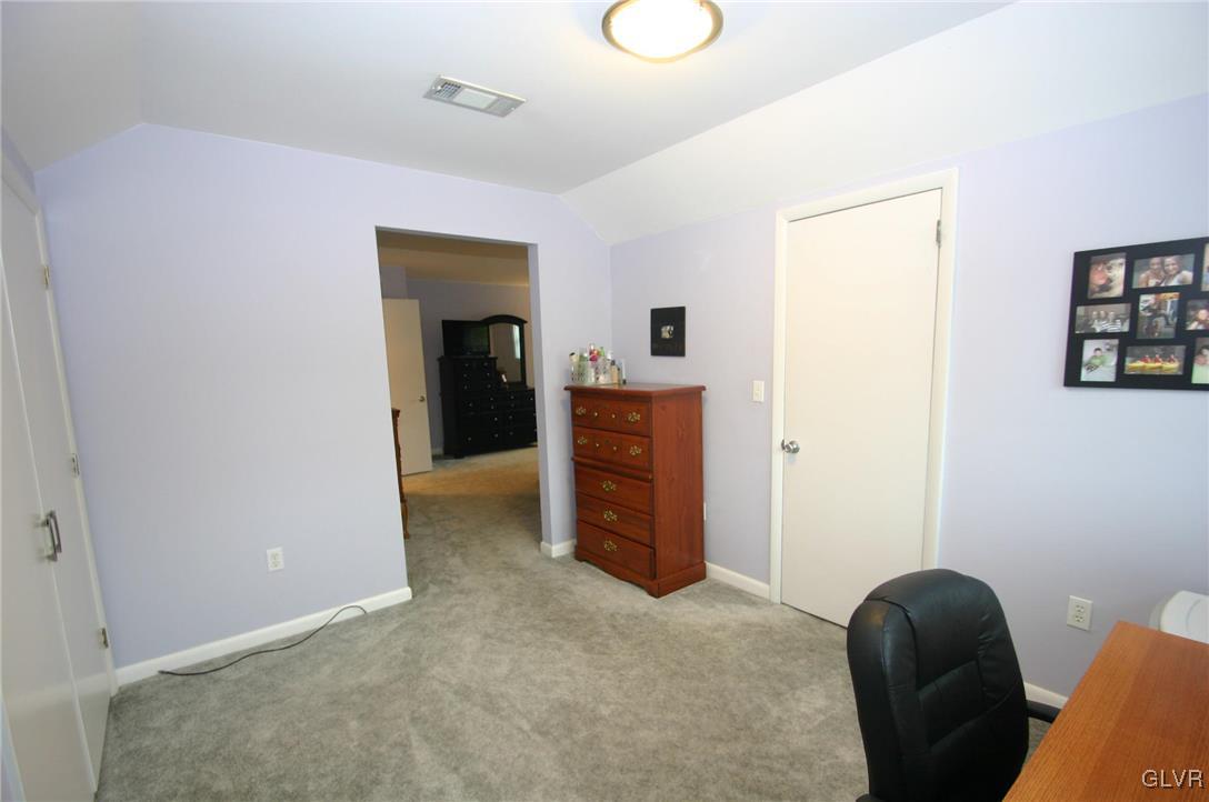 4210 Wellesley Road Bethlehem, PA 18017 - Photo 33 of 44 sitting room