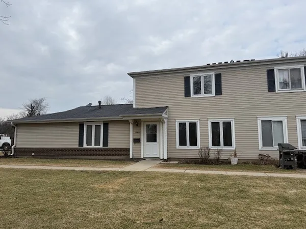 $2,200 | 1085 Cove Drive, Prospect Heights, IL 60070