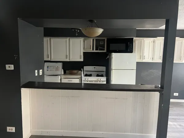 $2,200 | 1085 Cove Drive, Prospect Heights, IL 60070