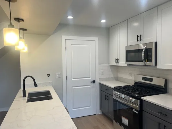 $2,200 | 1085 Cove Drive, Prospect Heights, IL 60070