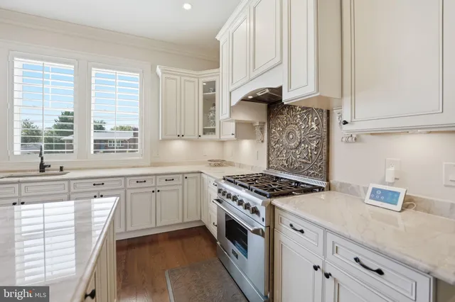 $2,600,000 | 609 Kingsley Road Southwest, Vienna, VA 22180