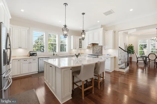 $2,600,000 | 609 Kingsley Road Southwest, Vienna, VA 22180