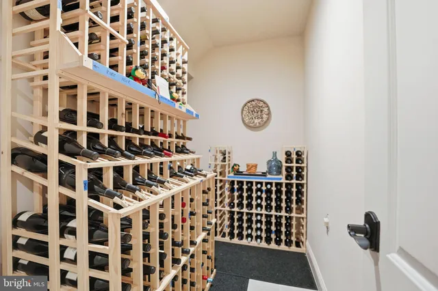 $2,600,000 | 609 Kingsley Road Southwest, Vienna, VA 22180