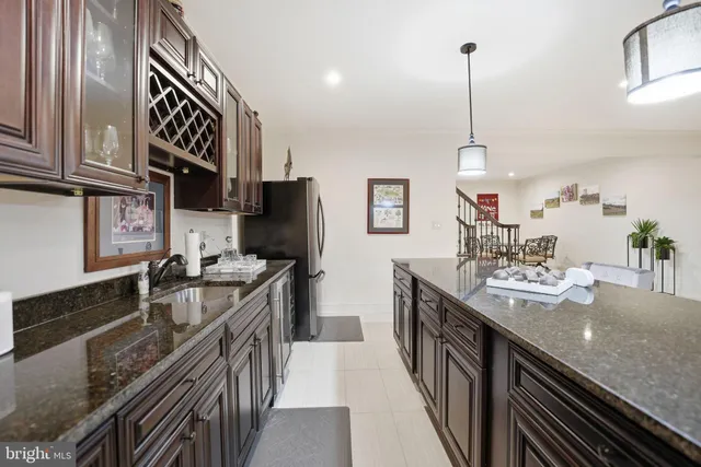 $2,600,000 | 609 Kingsley Road Southwest, Vienna, VA 22180