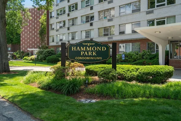 $549,000 | 20 Hammond Pond Parkway, Unit 302, Newton, MA 02467