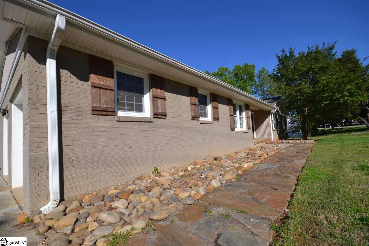 7 Mitchell Road Greenville, SC 29615 - Photo 2 of 21 Gallery Image 2