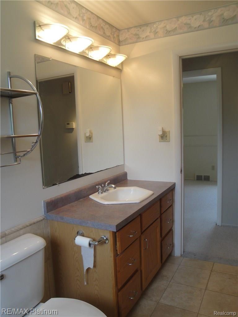 4250 Crandall Road Howell, MI 48855 - Photo 32 of 57 Dual Bath, view 3