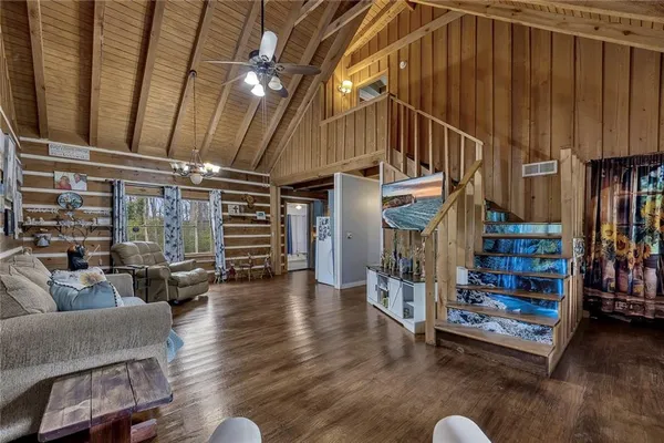 a view of livingroom with furniture