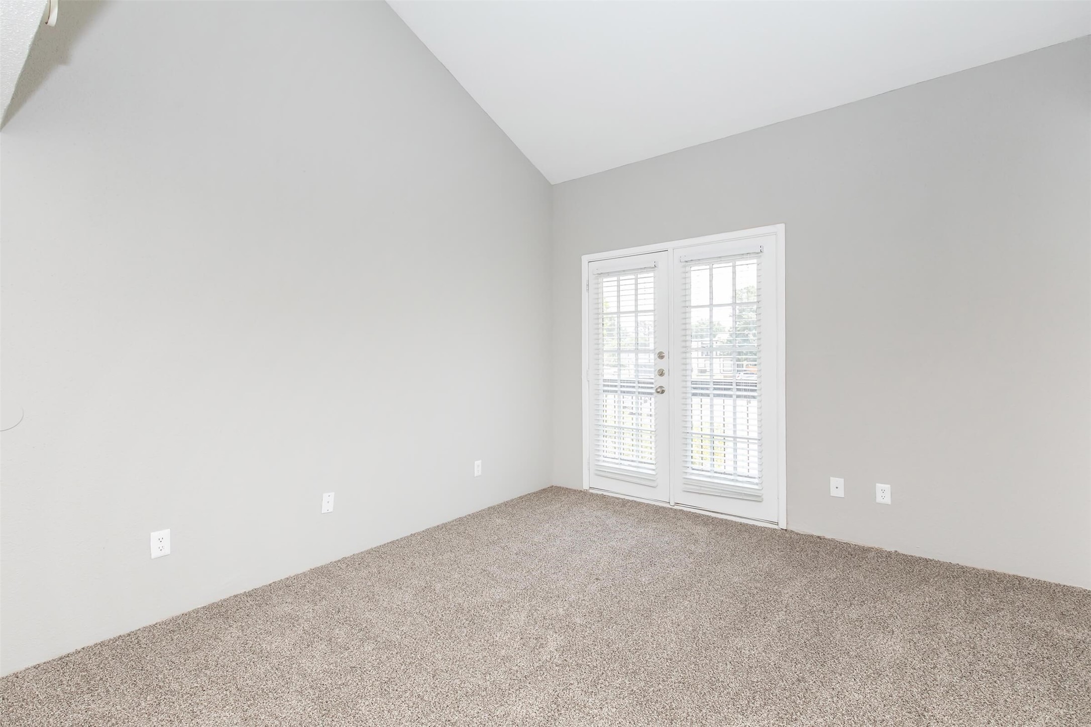 18001 Cypress Trace Road, Unit 803 Houston, TX 77090 - Photo 9 of 32 an empty room with windows