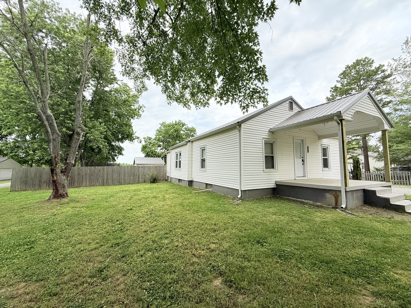 90 Pickering Road Harrisburg, IL 62946 - Photo 3 of 15 a view of a house with a yard and a house