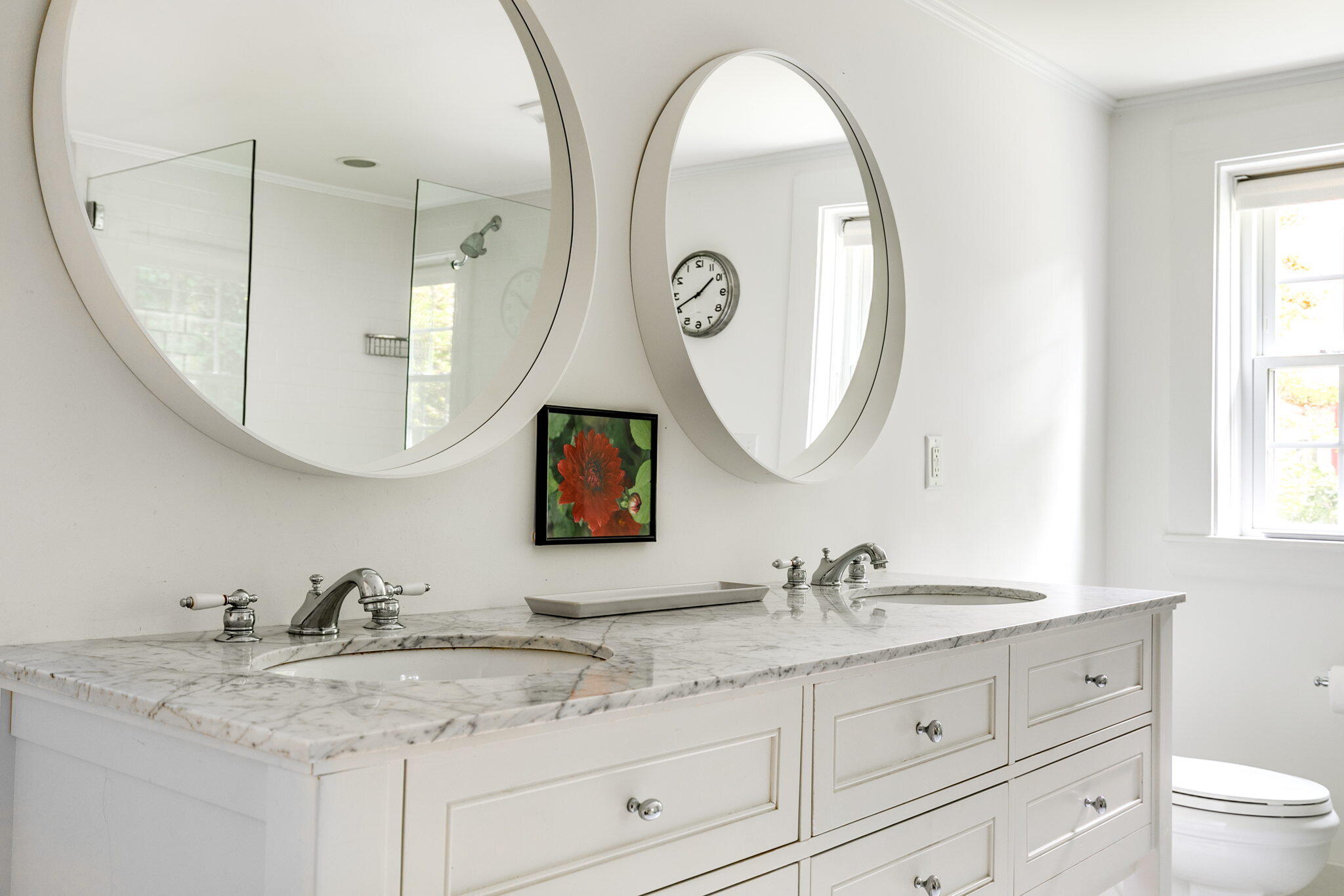 311 Main Street Centerville, MA 02632 - Photo 22 of 45 a bathroom with 2 sink and a mirror