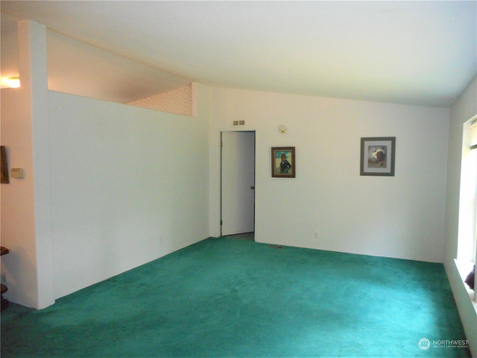 19817 Mac Road Granite Falls, WA 98252 - Photo 4 of 17 a view of empty room with closet