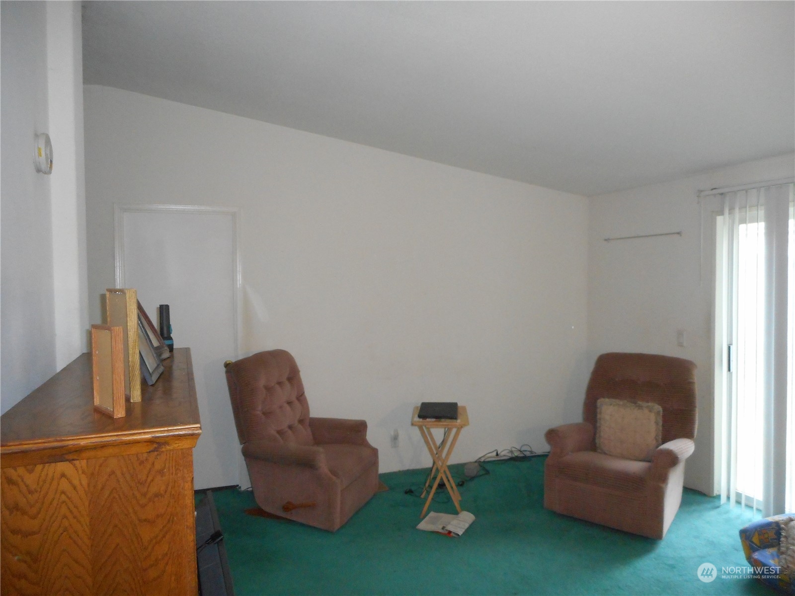 19817 Mac Road Granite Falls, WA 98252 - Photo 7 of 17 a living room with furniture and a couch
