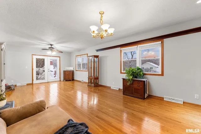 $267,500 | 2530 37th Avenue, Rock Island, IL 61201