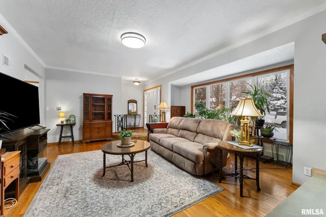 $267,500 | 2530 37th Avenue, Rock Island, IL 61201