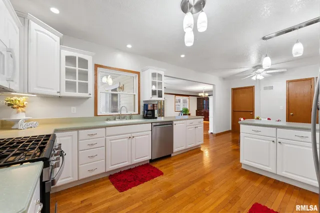 $267,500 | 2530 37th Avenue, Rock Island, IL 61201