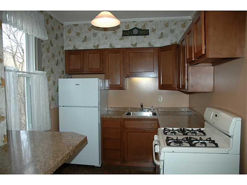 522 Keystone Street Pittsburgh, PA 15215 - Photo 3 of 24 Kitchen. Nice counter for stools